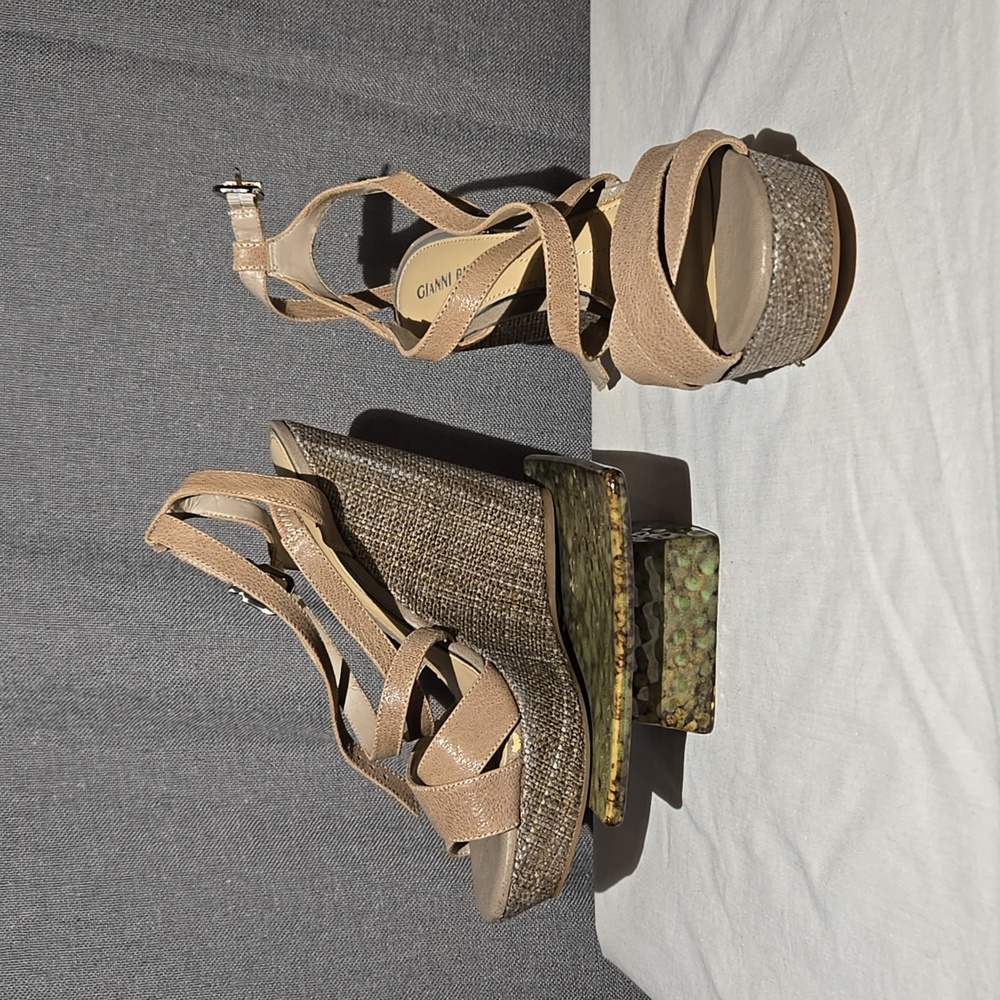 Gianni Bini Natural Beige Leather Wedge Sandal Heel Size 8.5